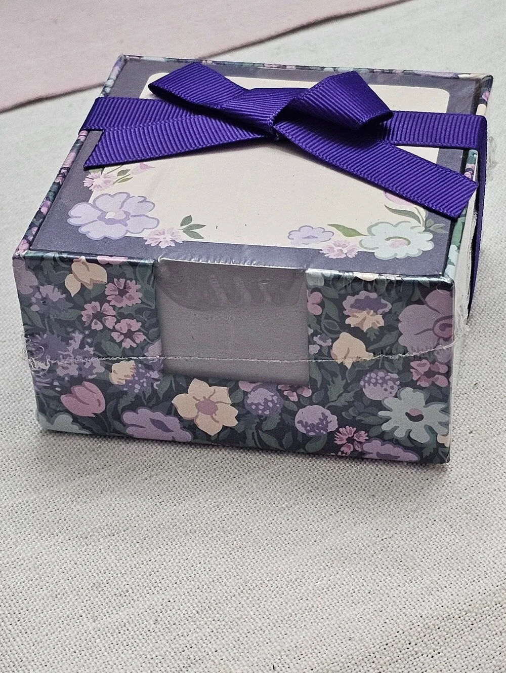 Laura Ashley stationary Gift cube Set Floral-patterned Note Pad & Holder NWT